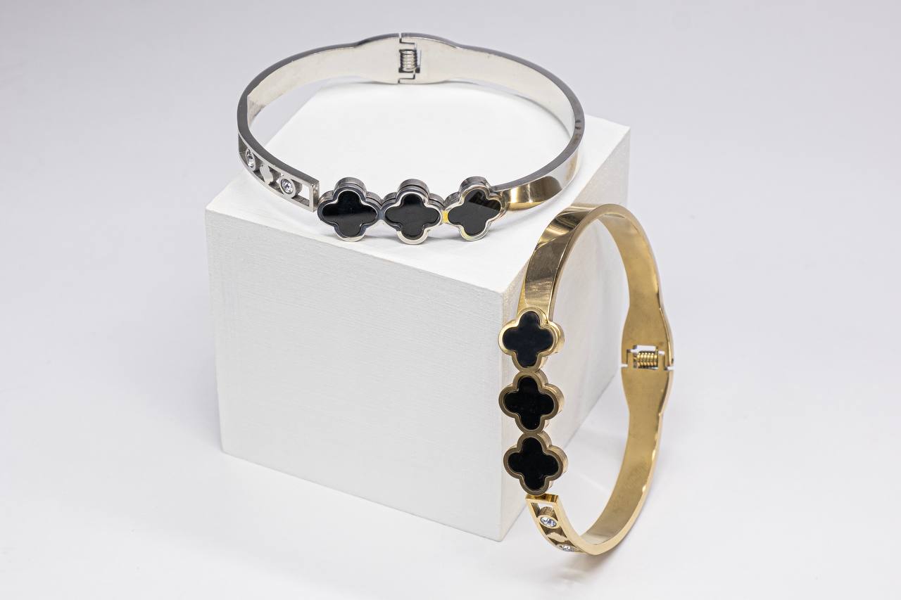 IMG_20250324_191809_420 دستبند النگویی زنانه مدل گل چهار پر شبدر - Image 1