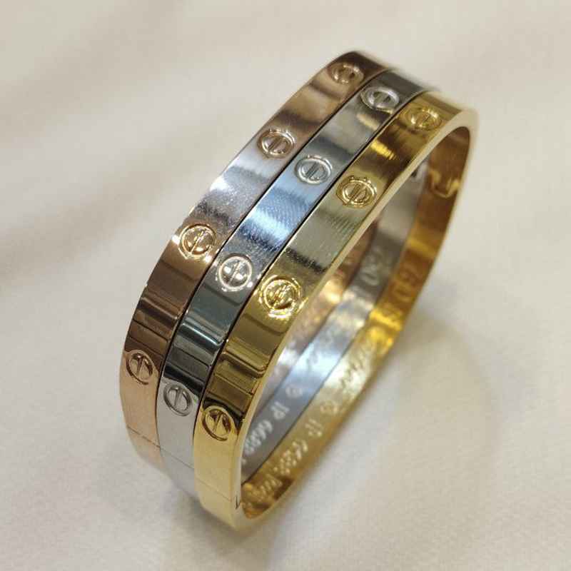 789798 دستبند بنگل کارتیر لاو مدل مربعی - Image 1