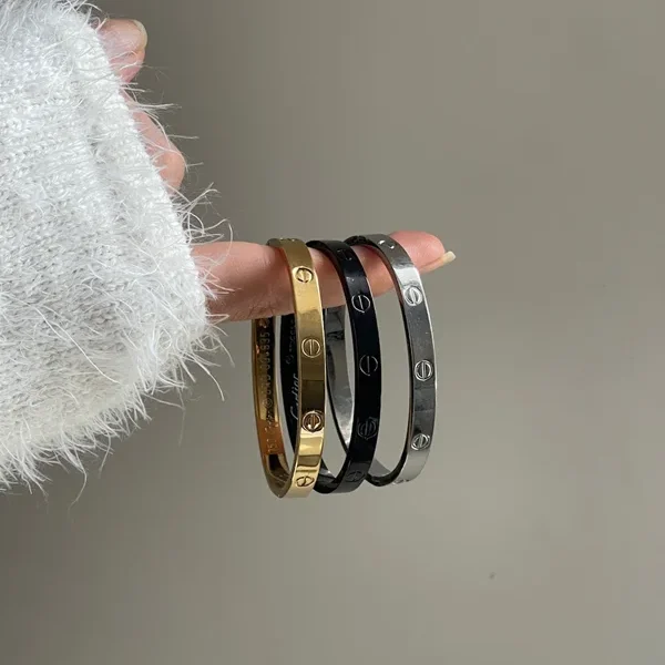 7987987 دستبند بنگل کارتیر رنگ مشکی - Image 1