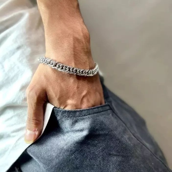 1541386506236246 دستبند مردانه استیل مدل کارتیر رنگ نقره ای - Image 1